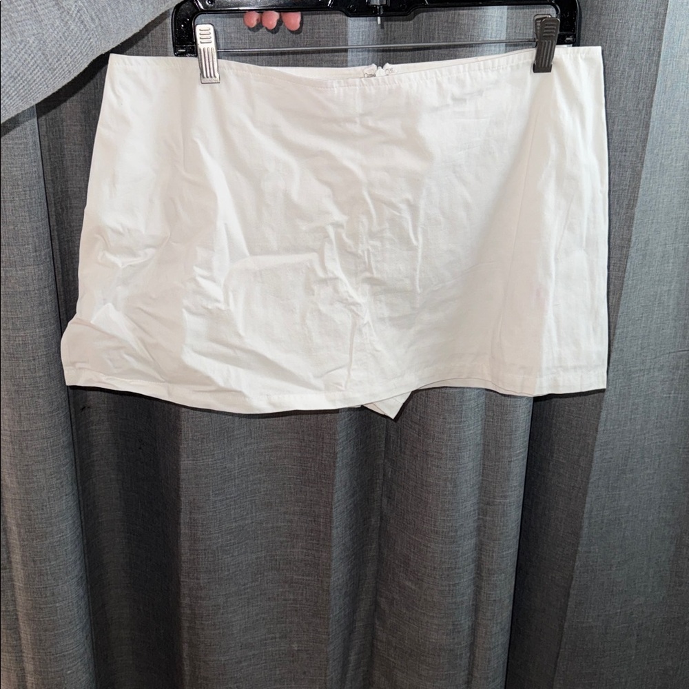Women’s White Skirt